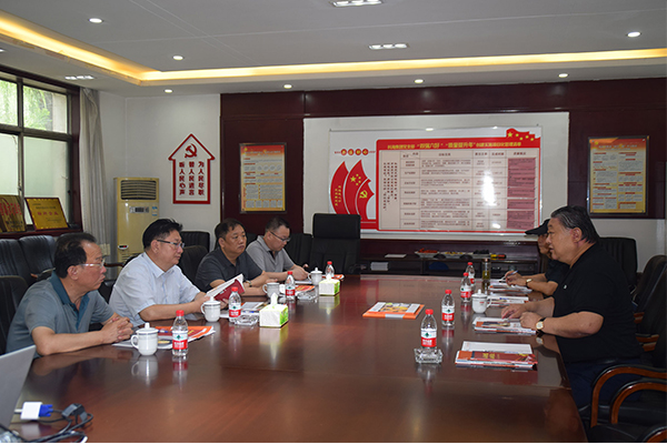 臨汾市市場監(jiān)督管理局局長、非公企業(yè)黨委書記張東紅<br>在科海集團(tuán)調(diào)研非公黨建工作